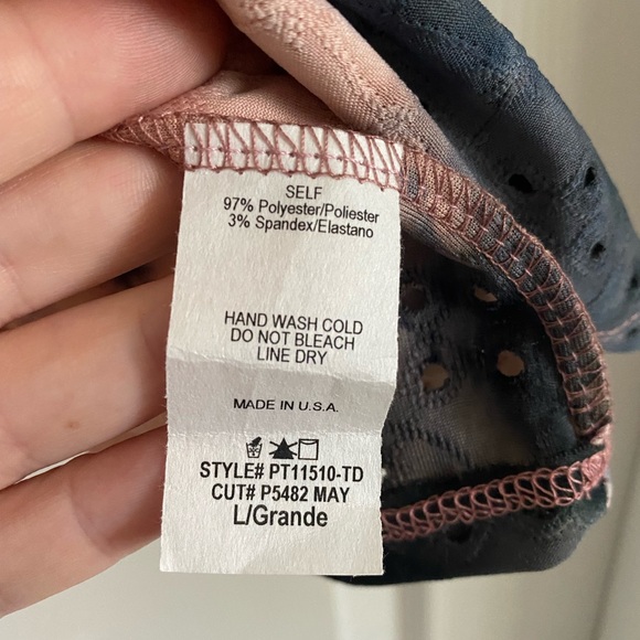 Paper moon eyelet top - Picture 9 of 9